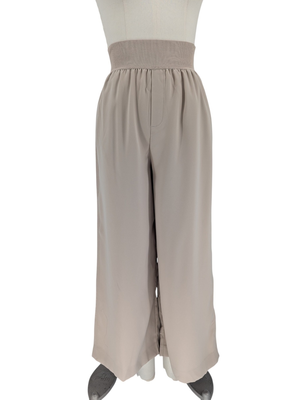 00179 Theory Combo Crepe Wide Leg Pant Beige size 4 preppy minimalist travel